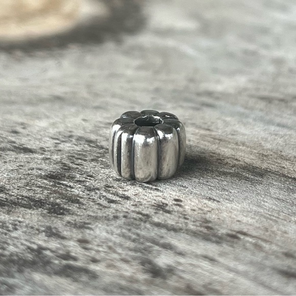 Pandora Sterling Silver Retired Grooved Clip Charm - Picture 1 of 3